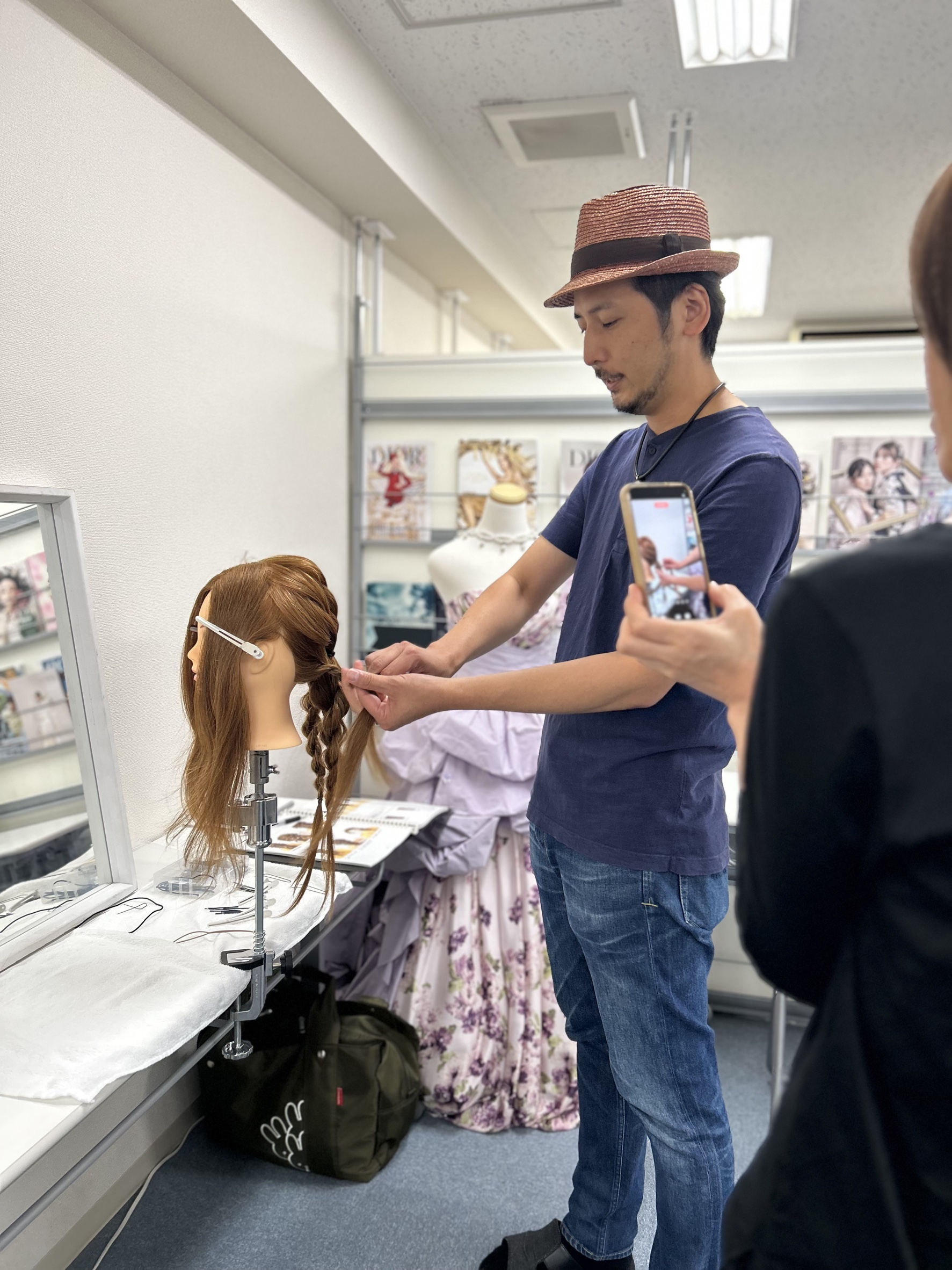 東京校代表講師・田中修平先生のヘアセットレッスン